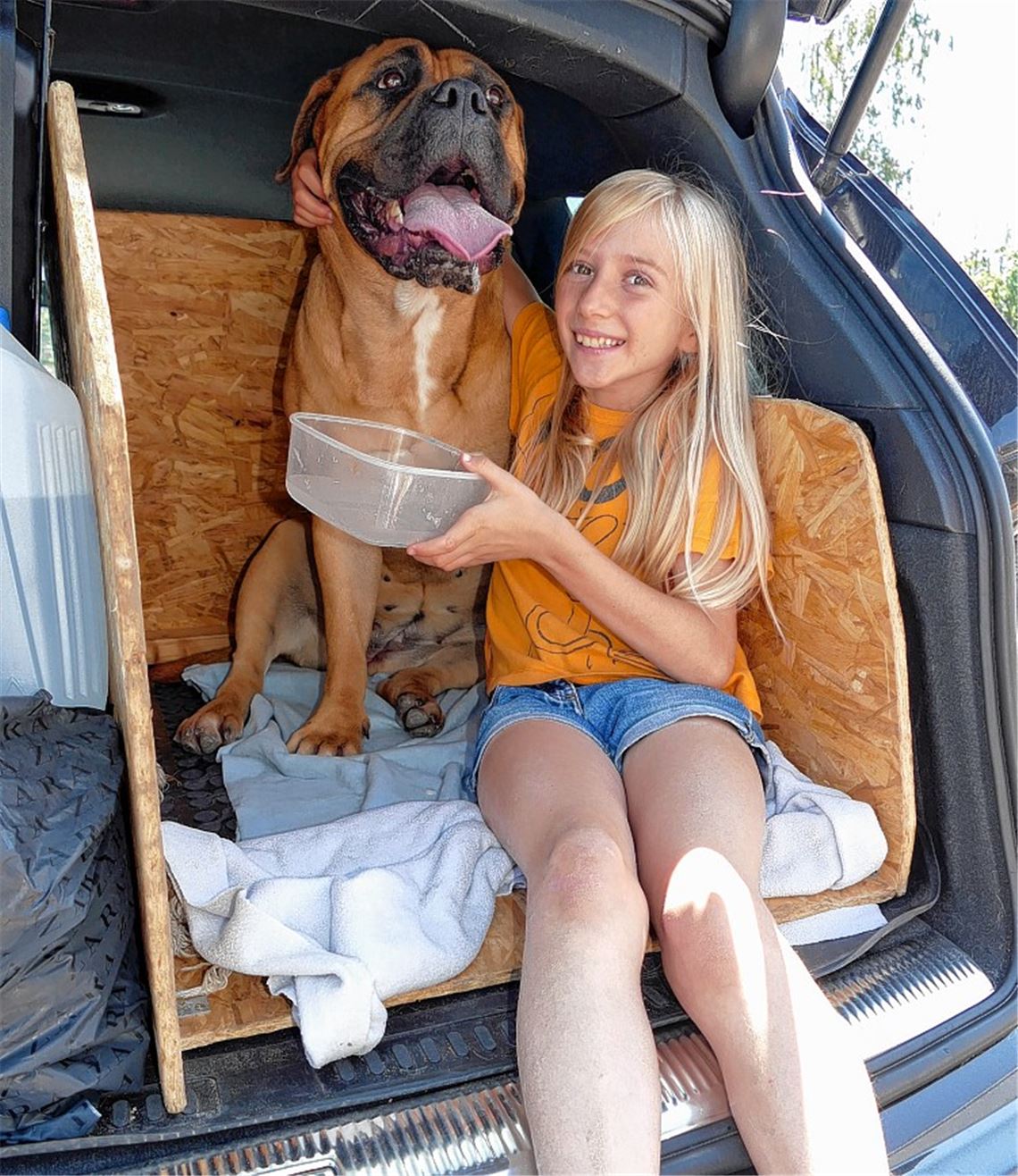 Gestresste Reisende machen Stau-Pause