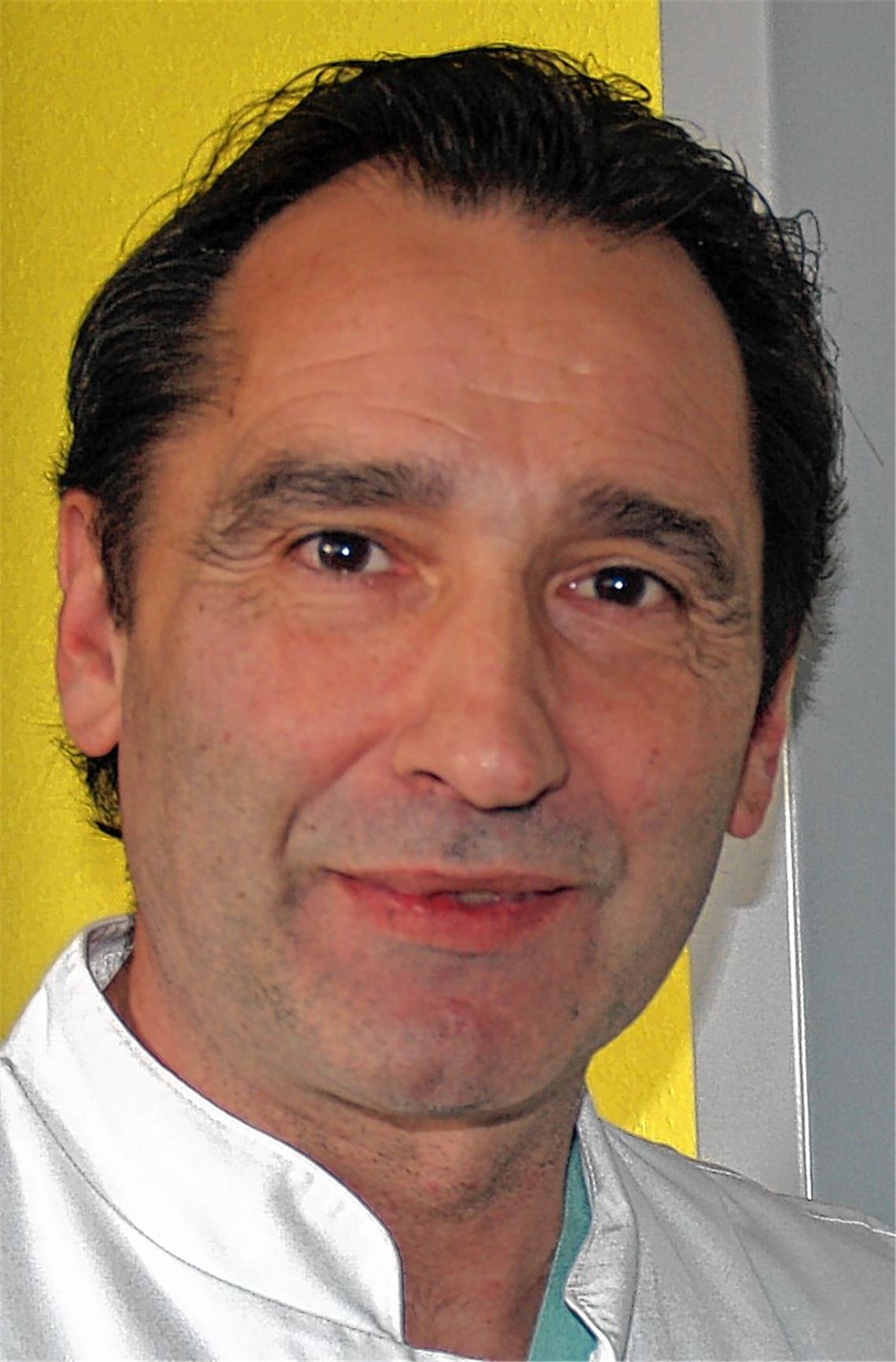 Chefarzt Dr. Erhard Kirschbaum reist nach Afrika