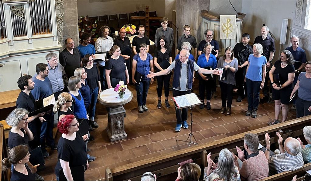 Chormusik gibt es beim Wanderkonzert mit dem Maulbronner Kammerchor auch in der historischen Heilig-Kreuz-Kirche in Diefenbach.