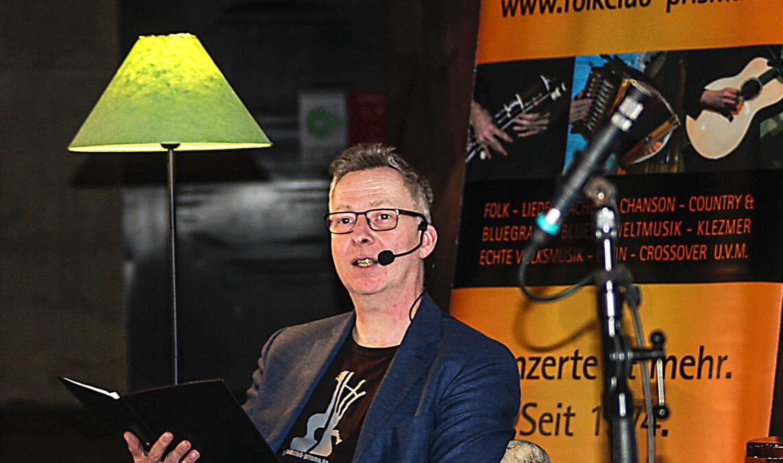 Christian Roch bei der Lesung. Foto: Gießler