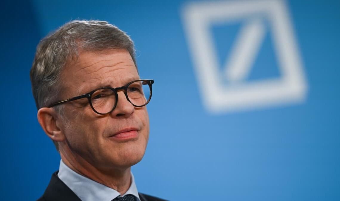 Christian Sewing hatte die Führung des Geldhauses nach etlichen Krisenjahren im April 2018 übernommen. (Archivbild)