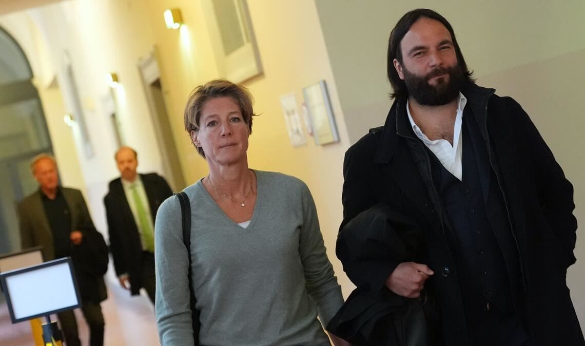 Christina Block und ihr Anwalt Ingo Bott auf dem Weg in den Gerichtssaal.