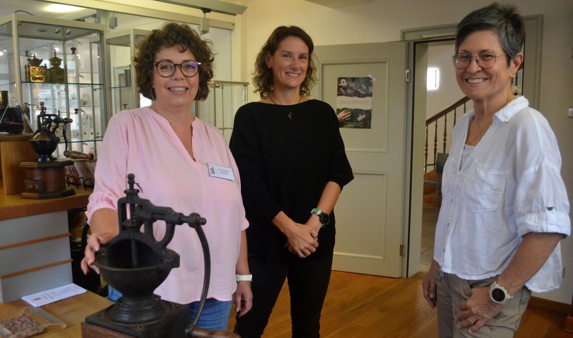 Christine Bauer (v.li.), Karin Hasenhütl und Claudia Vollmer haben eine nicht alltägliche Museumsführung auf die Beine gestellt. Foto: Stahlfeld