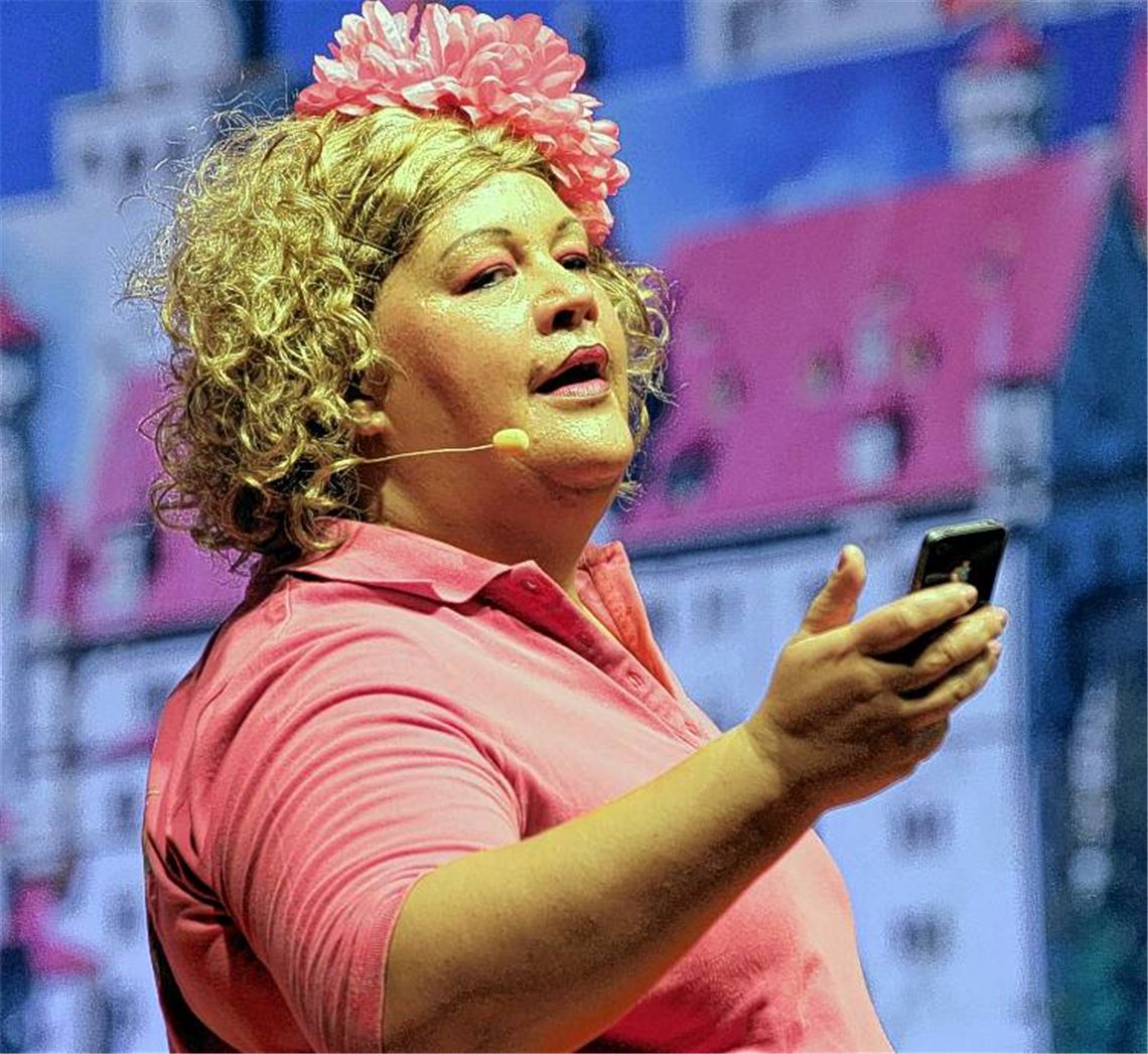 Cindy aus Marzahn, die Prinzessin der Plattenbauten, gibt die Suche nach ihrem Traumprinzen nicht auf. Auch wenn sie weiß: Jeder Mann mit einem kleinen Penis hat ein i-Phone.