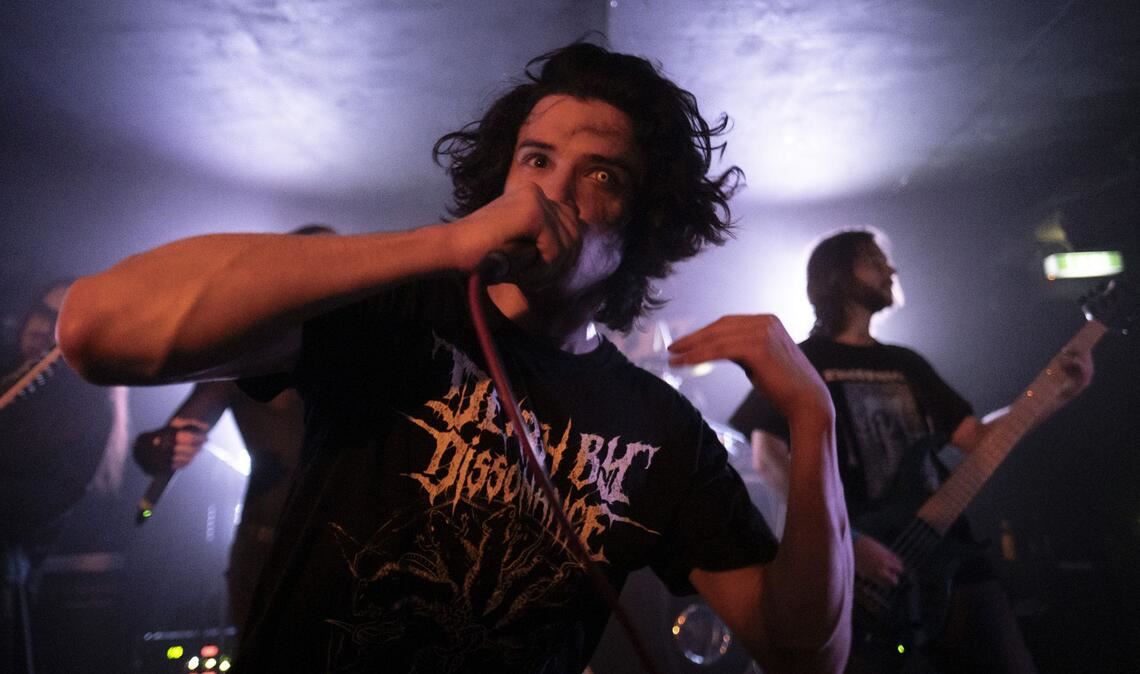 Ciro Ernesto Mansilla bei seinem ersten Auftritt als Metal-Sänger im Juze Backnang.