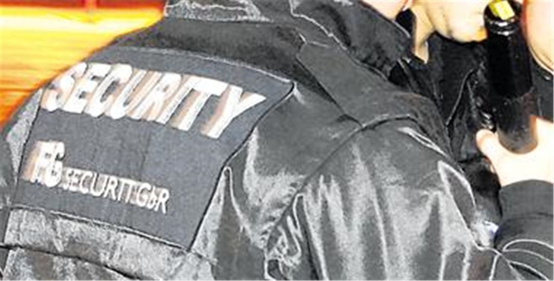 City-Streife in Mühlacker: Erstmals hat es bei einem Einsatz des privaten Sicherheitsdienstes, der unter anderem mit Stabtaschenlampen ausgerüstet ist, einen Verletzten gegeben. Archivfoto: Goertz