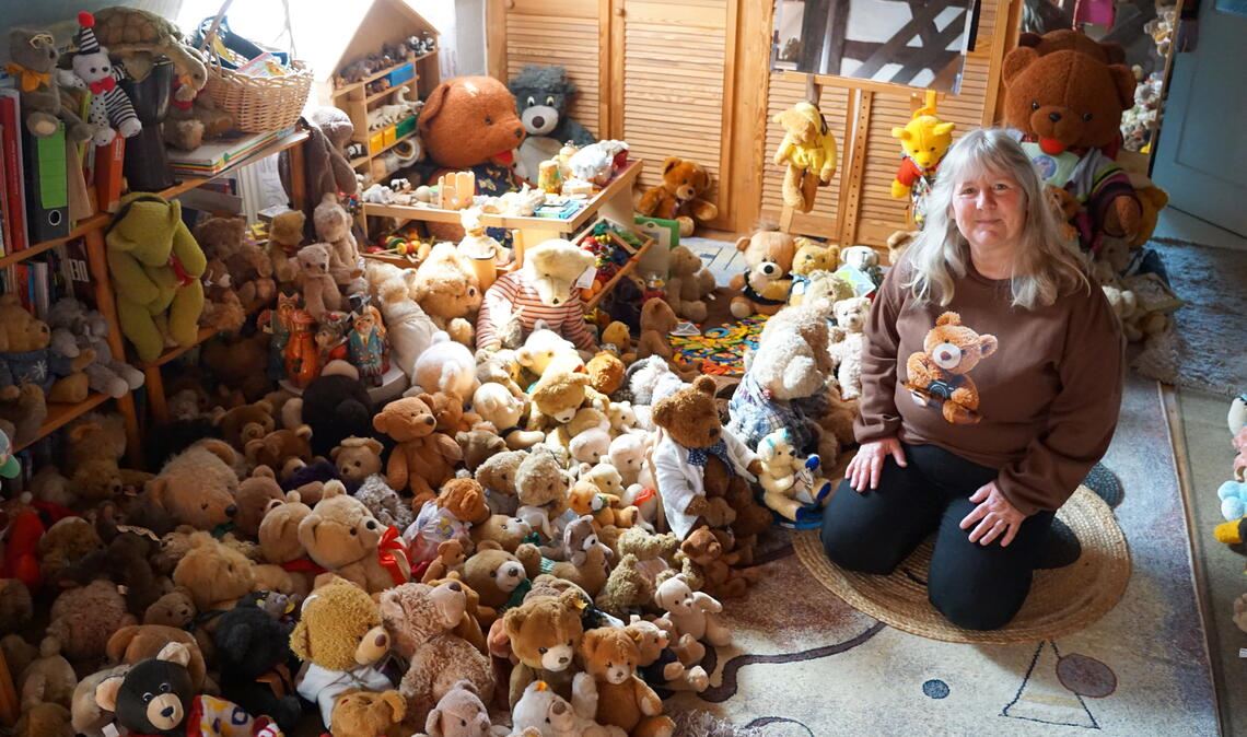 Claudia Krappen inmitten ihrer Lieblinge. Hier sind allerdings längst nicht alle Gefährten zu sehen, die den Weg zu ihr gefunden haben. Fotos: Bastian