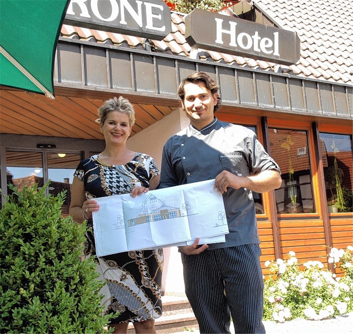 Claudia und Marcus Münchinger stellen die Ausbaupläne vor. Foto: Appich