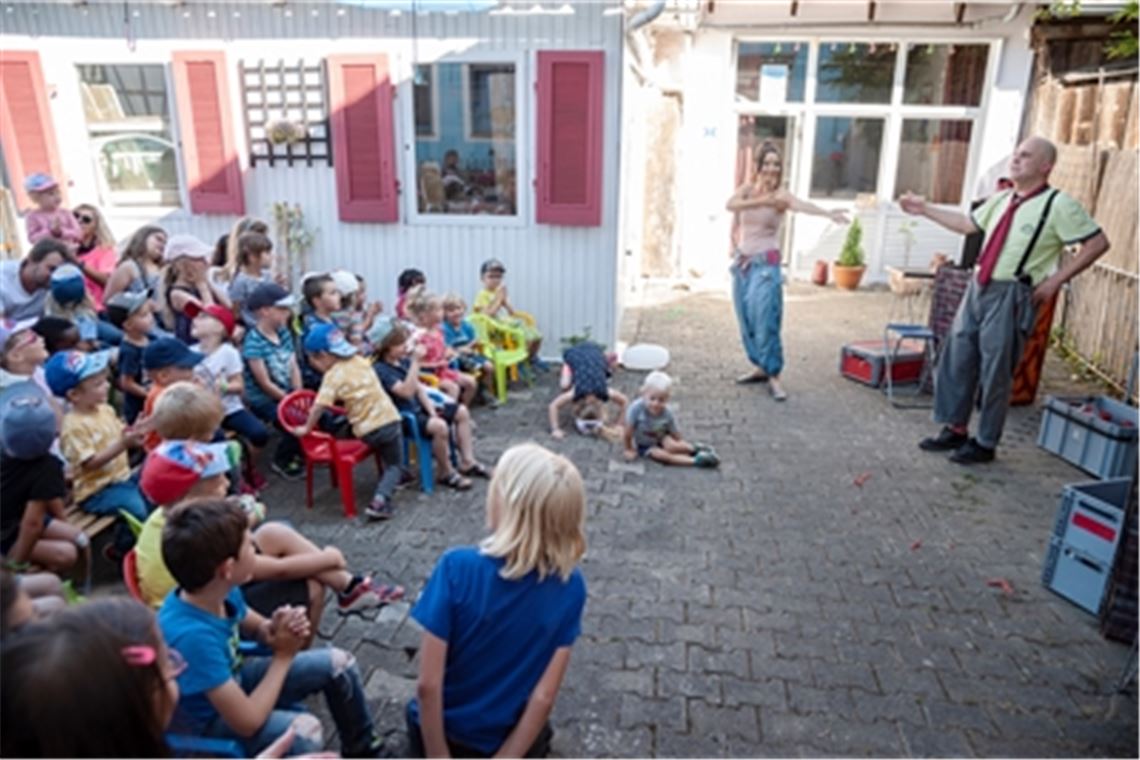 Clowntheater gehört zu den Angeboten am Eröffnungswochenende der neuen Bühne in Großglattbach. Foto: Fotomoment