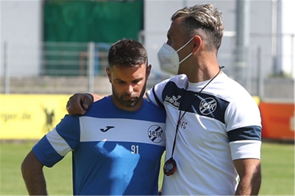 Coach Fatih Ceylan (re.) beim Auftakt mit seinem Co-Trainer Marco Di Biccari Foto: Rubner