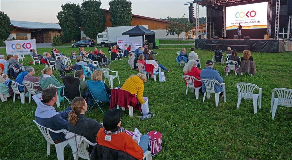 Coko 2.0 bot am Samstagabend auf dem Lohwiesenhof in Pforzheim-Huchenfeld eine Kombination aus Picknick-Kino und ausgewählten Live-Auftritten. Foto: Friedrich