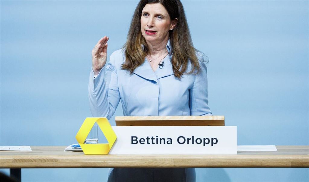 Commerzbank-Chef Bettina Orlopp will die Eigenständigkeit des Instituts retten.