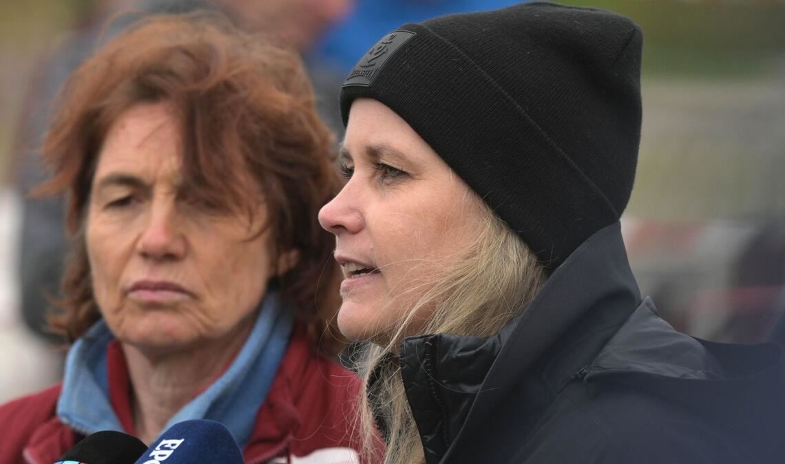 Constanze von der Meden von der privaten Rettungsinitiative für den gestrandeten Wal in der Ostsee sagt, es gibt einen Plan B für den Fall, dass der Wal sich selbst freischwimmt.