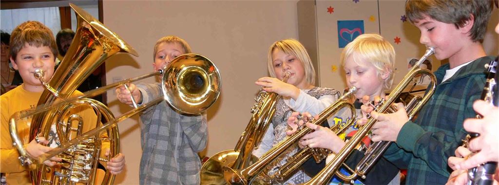 Corona hat vieles erschwert, auch das Spielen in Musizierklassen. Niemand solle den Anschluss verpassen, hoffen die Verantwortlichen auf ein rasches Ende der Pandemie.Fotos: ObenAuf