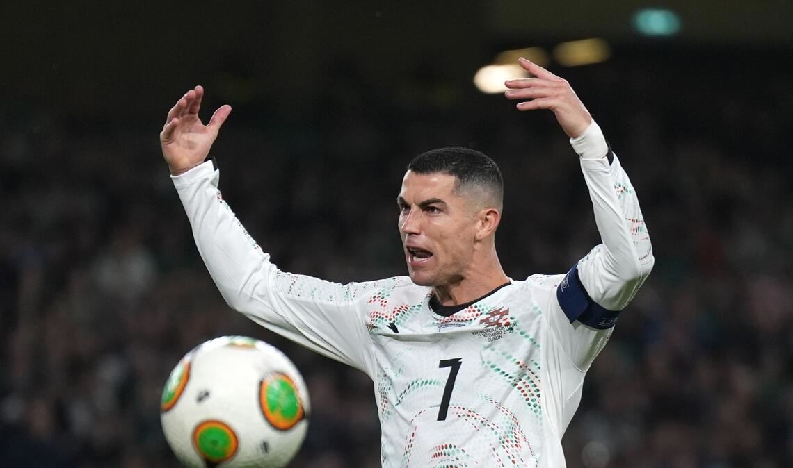 Cristiano Ronaldo reagiert impulsiv beim Spiel in Irland.