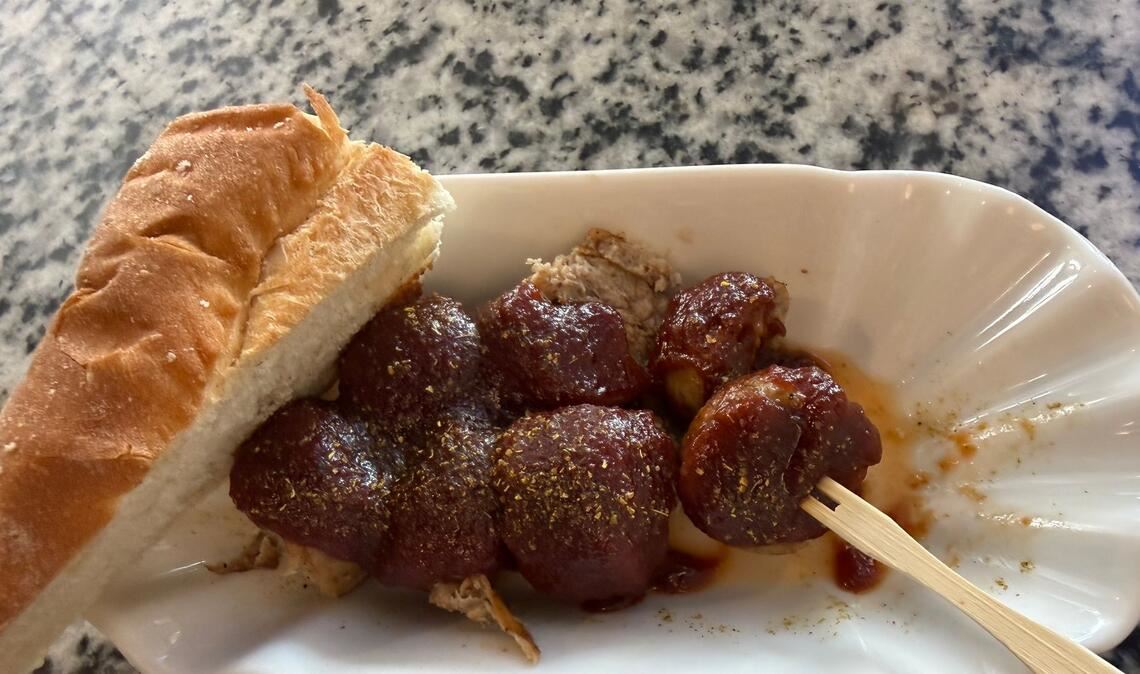 Currywurst ist in Kenia bisher unbekannt gewesen.