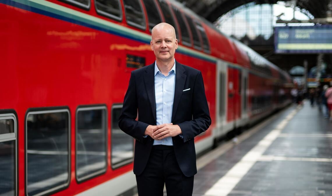 DB Regio-Vorstand Harmen van Zijderveld will, dass Züge sichere Orte sind.