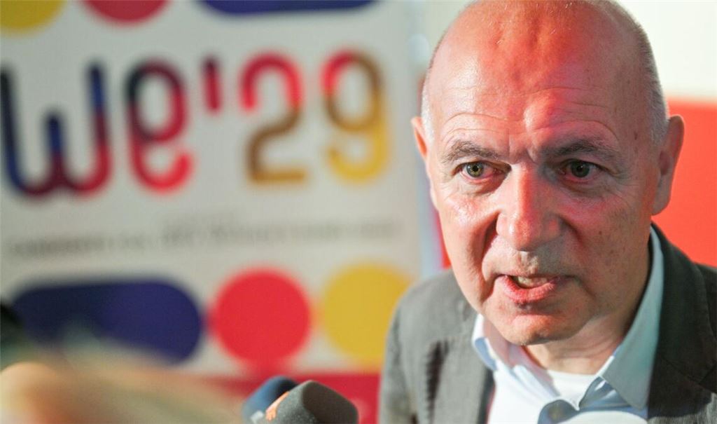 DFB-Präsident Bernd Neuendorf denkt "perspektivisch" an eine Männer-WM in Deutschland