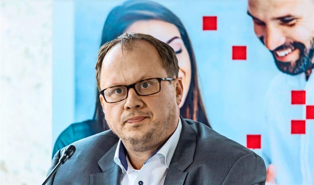 DGB-Chef Burmeister ist in einigen Punkten skeptisch, was das Sondierungspapier angeht.