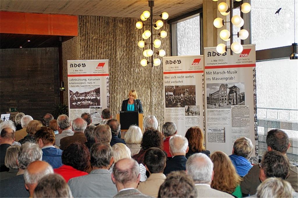 DGB-Regionssekretärin Susanne Nittel eröffnet die Ausstellung zum 80. Jahrestag der Zerschlagung der Gewerkschaften durch das Naziregime. Foto: Rohn