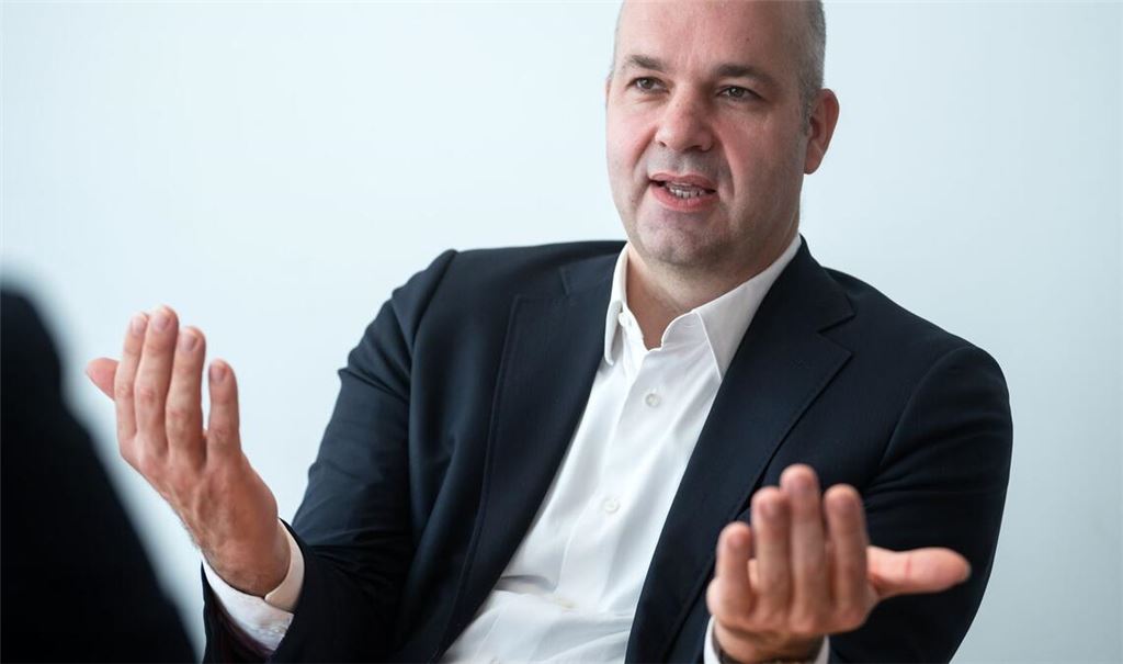 DIW-Präsident Marcel Fratzscher zieht mit einem Vorschlag für eine Rentner-Pflichtjahr Kritik auf sich. (Archivbild)