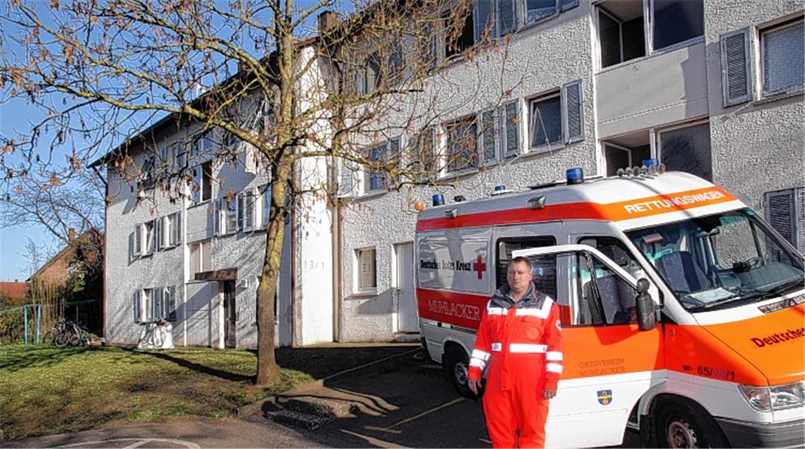 DRK-Bereitschaftsmitglied Stephan Oser vor dem Einsatzort in Dürrmenz.Foto: Sadler