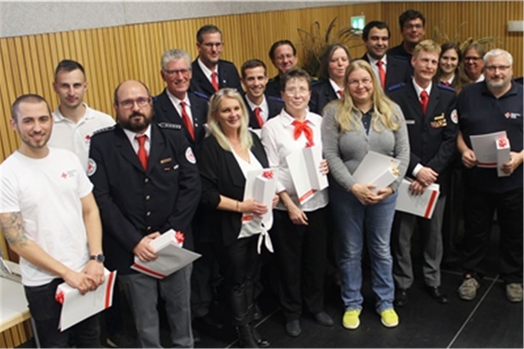 DRK-Helferinnen und -Helfer, die im Ahrtal mit anpackten, werden geehrt. Foto: DRK