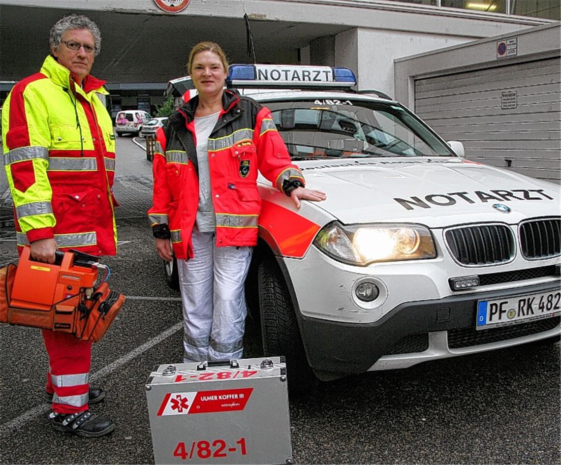 DRK-Rettungsassistent Lothar Vollmar und Notärztin Ernestine Harnisch. Beide waren am Dienstag auf der A8 im Einsatz.