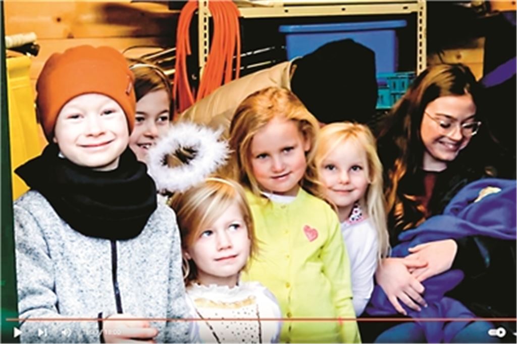 Da freuen sich auch die Engelchen: Die Illinger Cyriakuskirchengemeinde präsentiert ihr Weihnachts-Singspiel in diesem Jahr als virtuellen Weihnachtsgruß. Screenshot: MT