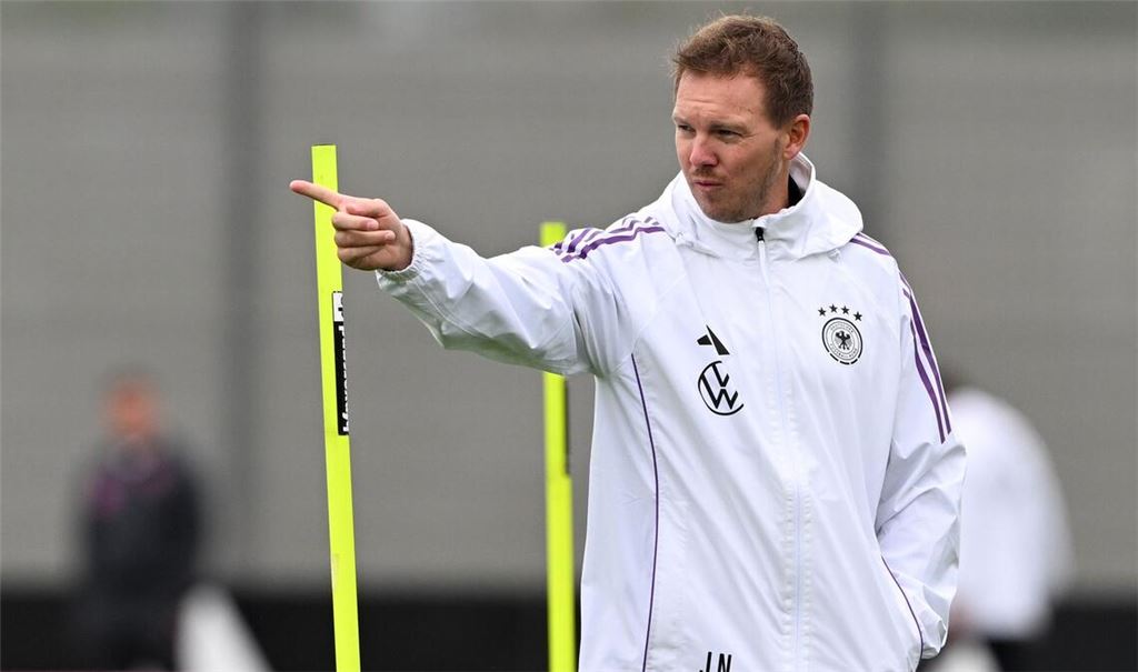 Da geht's lang zur WM: Julian Nagelsmann beim Training in Herzogenaurach.