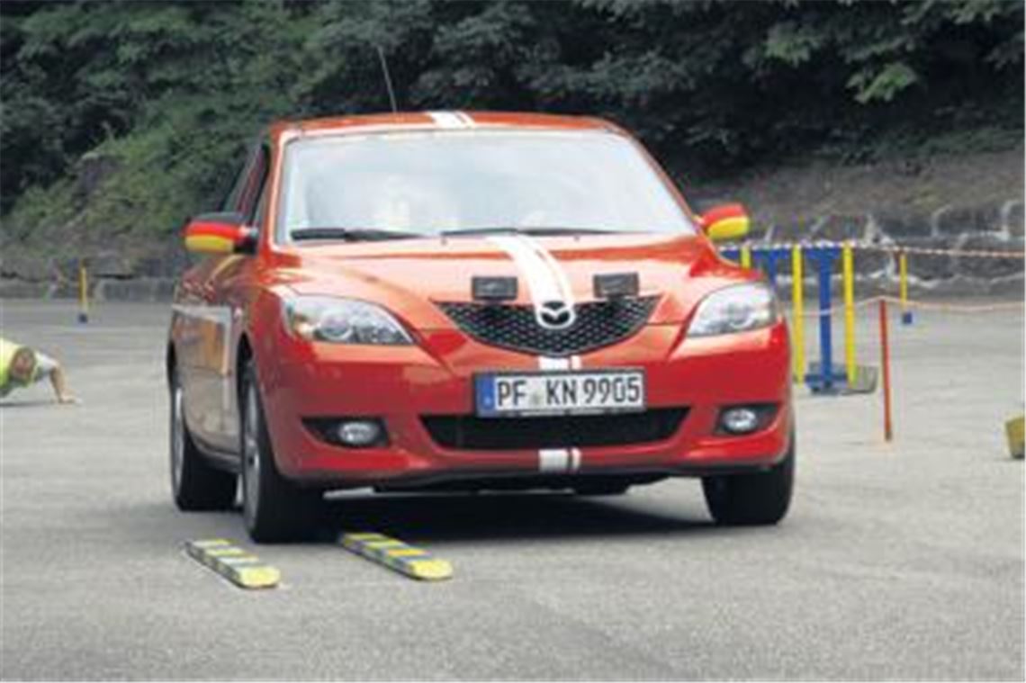 Da kann der Wertungsrichter noch so genau schauen: Der Lomersheimer Ralf Kessler braust ungestreift durch die Spurlatten. 
Foto: Eigner