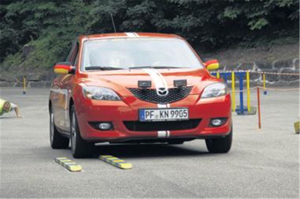 Da kann der Wertungsrichter noch so genau schauen: Der Lomersheimer Ralf Kessler braust ungestreift durch die Spurlatten. 
Foto: Eigner