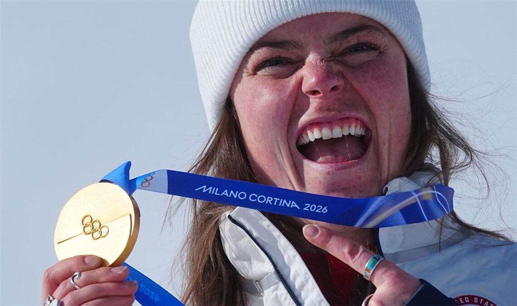 Da war mit der Goldmedaille noch alles in Ordnung: Die Abfahrts-Olympiasiegerin Breezy Johnson.