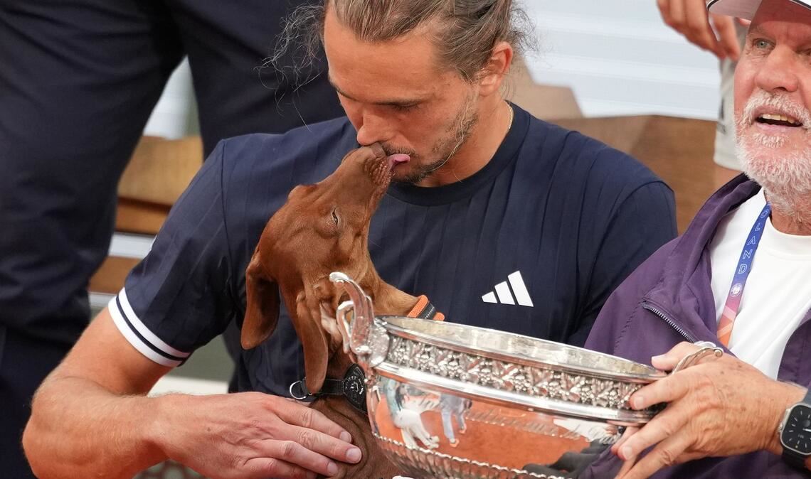 Dackel-Kuss fürs Herrchen - Zverev gewinnt French Oen