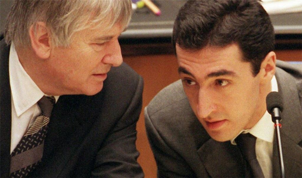Damals kam sein Buch heraus: Özdemir (rechts) 1999 mit dem damaligen Innenminister Schily