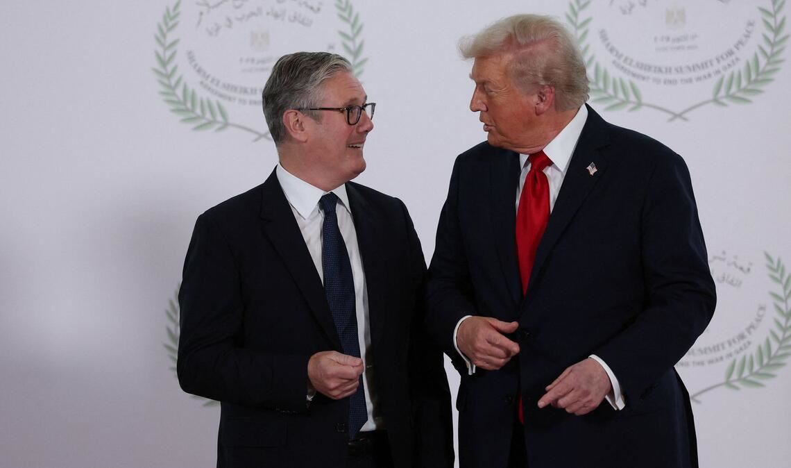 Damals noch guter Dinge: US-Präsident Donald Trump (r) und Premierminister Keir Starmer. (Archivbild)