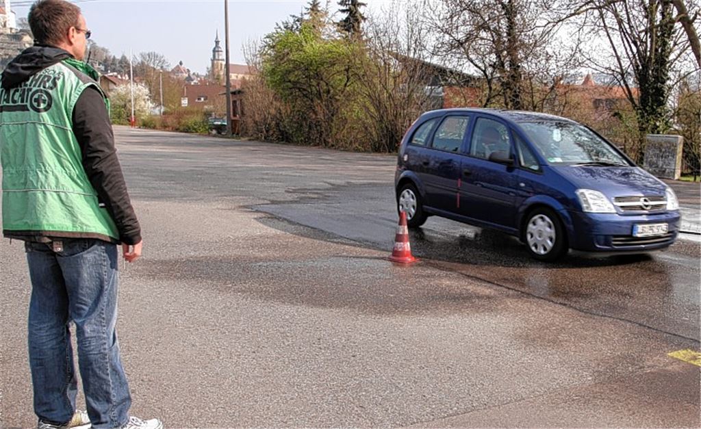 Damit auch ältere Menschen sich beim Autofahren sicher fühlen, gibt es spezielle Kursangebote der Verkehrswacht Vaihingen.