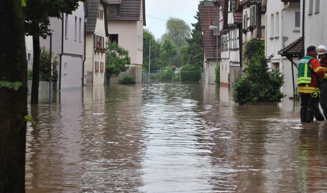 Illingen wahrt (noch) seine weiße Weste Damit sich Bilder wie im Juni 2013 in der „Seestraße“ nicht wiederholen, sind im Haushalt 200000 Euro für Hochwasser- und Katastrophenschutz eingestellt. Archivfoto: Stahlfeld
