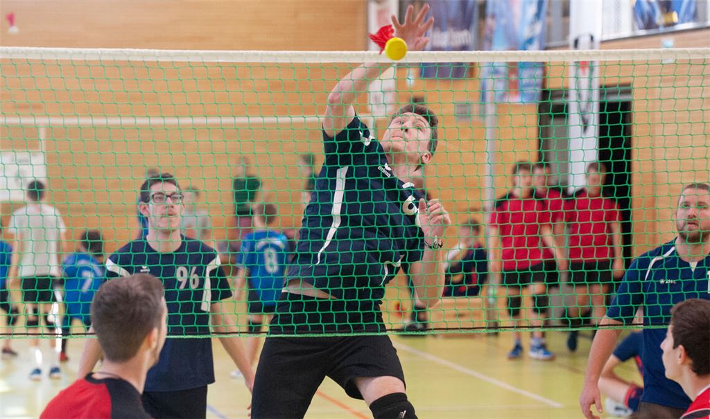 Daniel Adelsberger (Mi.) gehört zu den Spielern, die sich sehr engagieren. Foto: Fotomoment