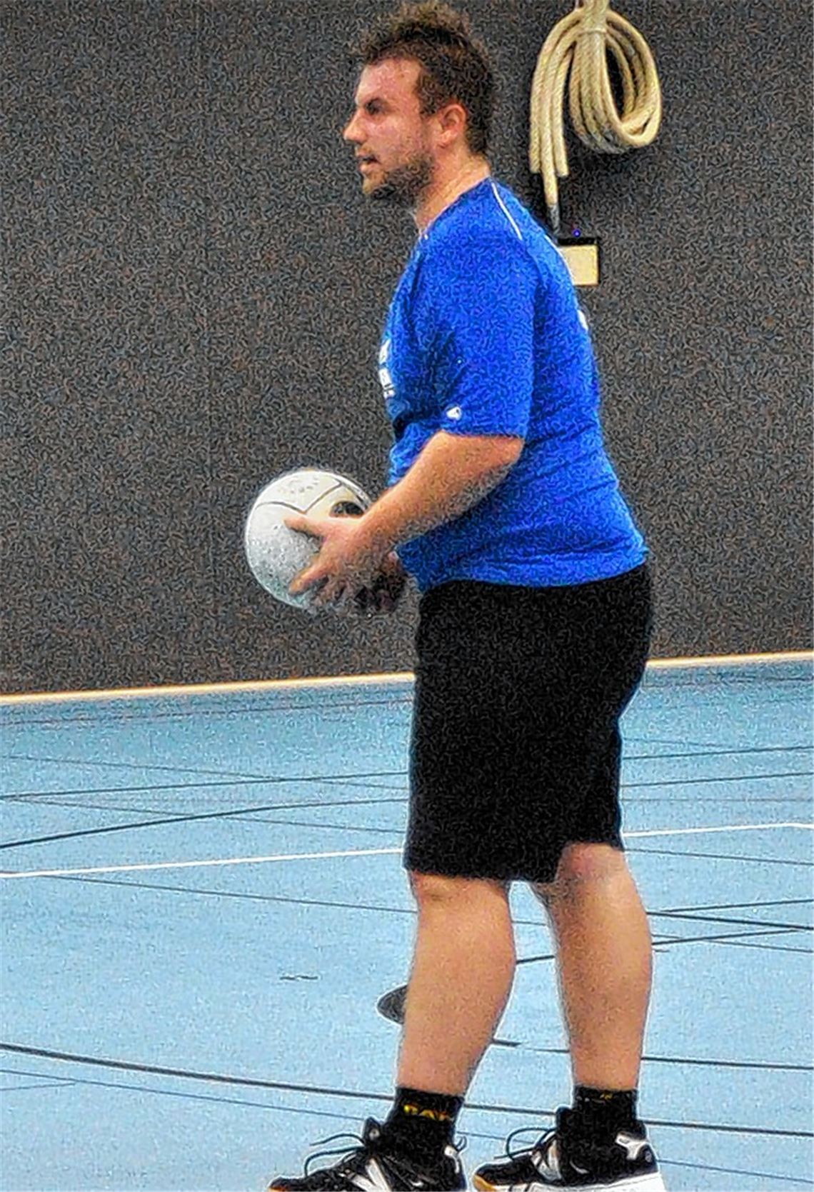 Daniel Kuttler ist seinen kraftvollen und zielgenauen Schmetterbällen mit ein Garant für die aktuell erfolgreiche Verbandsliga-Saison des TSV Kleinvillars.