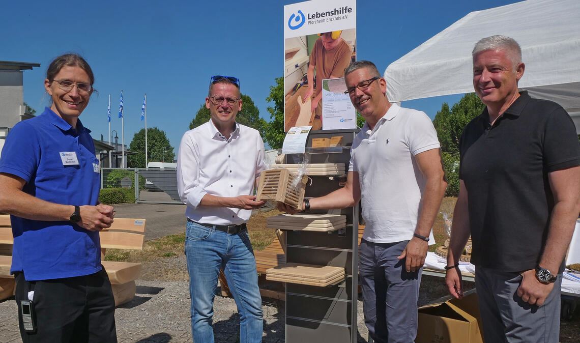 Daniel Mesitschek, OB Stephan Retter, sowie die Vorstände Oliver Keppler und Martin Gnadler (v. l.) wissen um die Bedeutung der Lebenshilfe am Standort Lomersheim. Foto: Friedrich