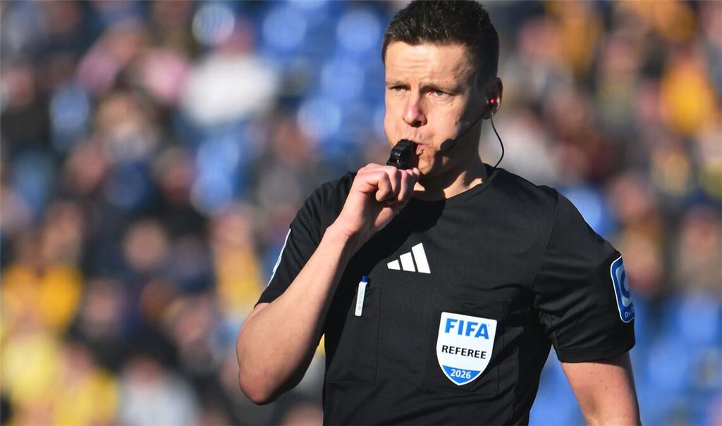 Daniel Siebert pfeift das Champions-League-Finale. (Archivbild)
