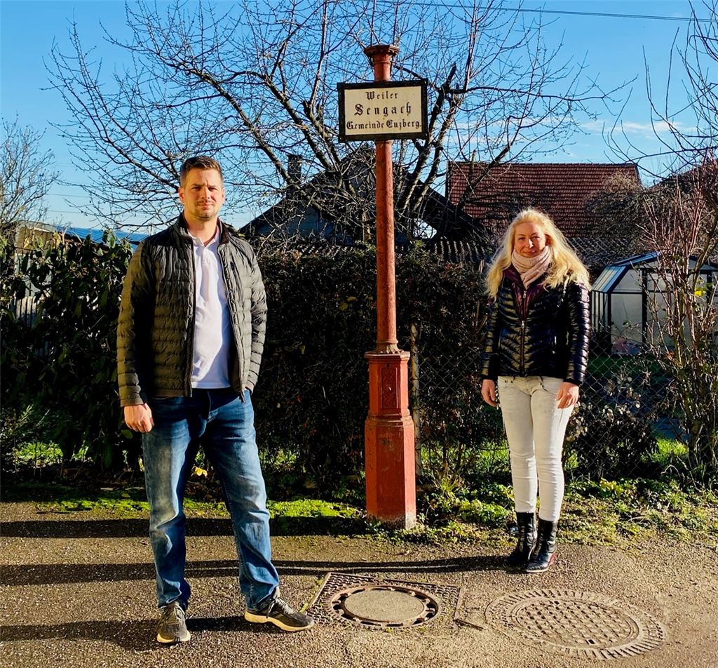 Daniela Steudle und Sascha Werner sammeln Stimmen zu einer eventuellen Buslinie durch den Sengach. Foto: privat