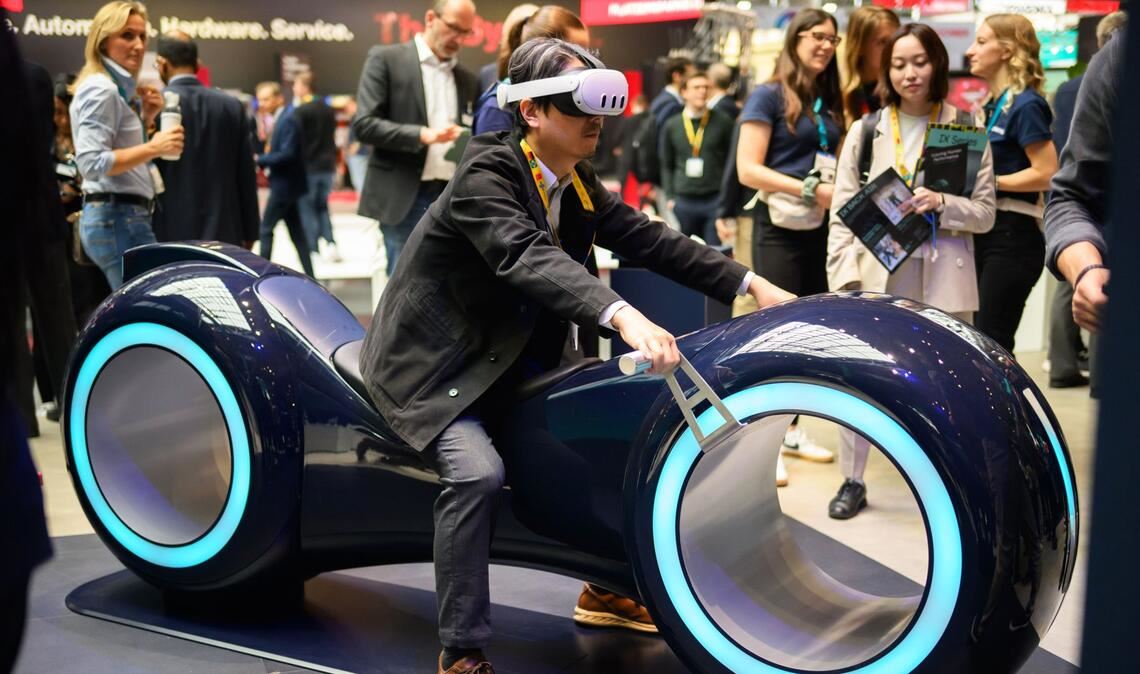 Dank Augmented Reality „fährt“ dieses Motorrad.