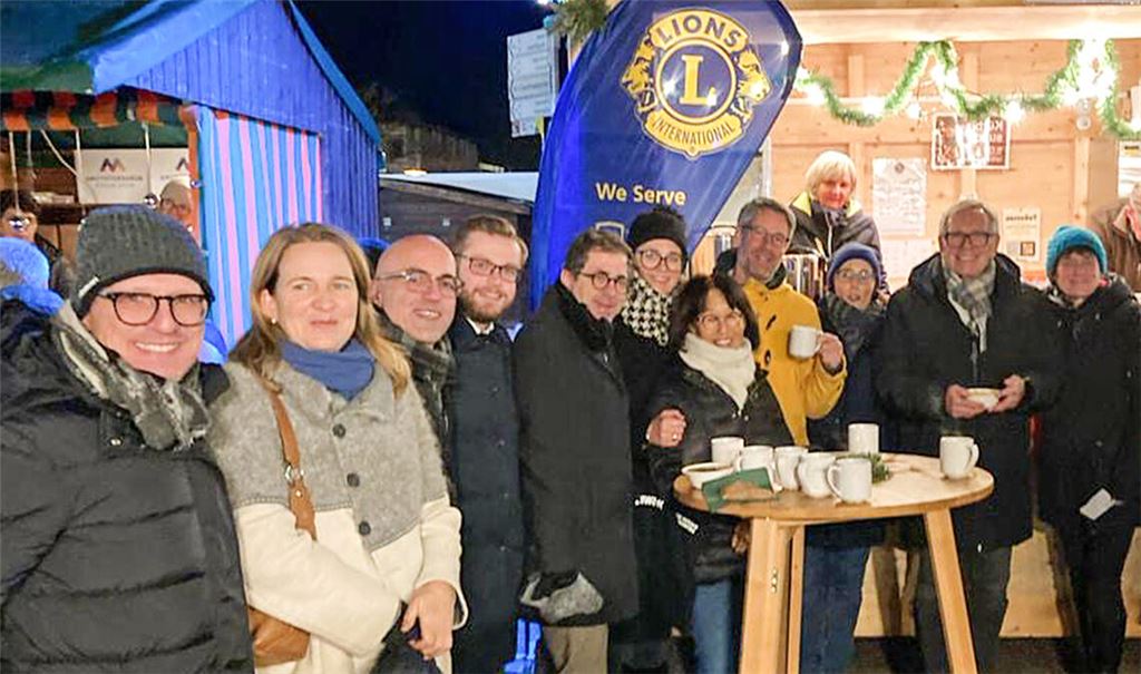 Dankeschön-Umtrunk am Lions-Stand auf dem Weihnachtsmarkt. Foto: privat