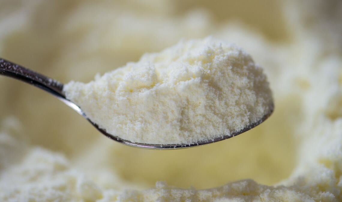 Danone ruft bestimmte Babynahrung zurück. (Symbolbild)