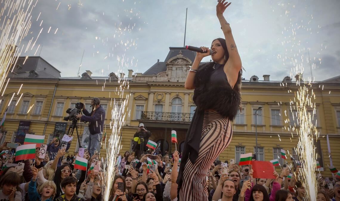 Dara, die Gewinnerin des Eurovisionswettbewerbs 2026, tritt vor ihren Fans in der bulgarischen Hauptstadt Sofia auf.