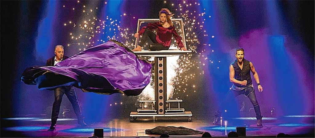 Darbietungen mit Großillusionen wollen die beiden Künstler Marc&Alex bei der Veranstaltung „23. Magie“ in Illingen bieten. Fotos: privat