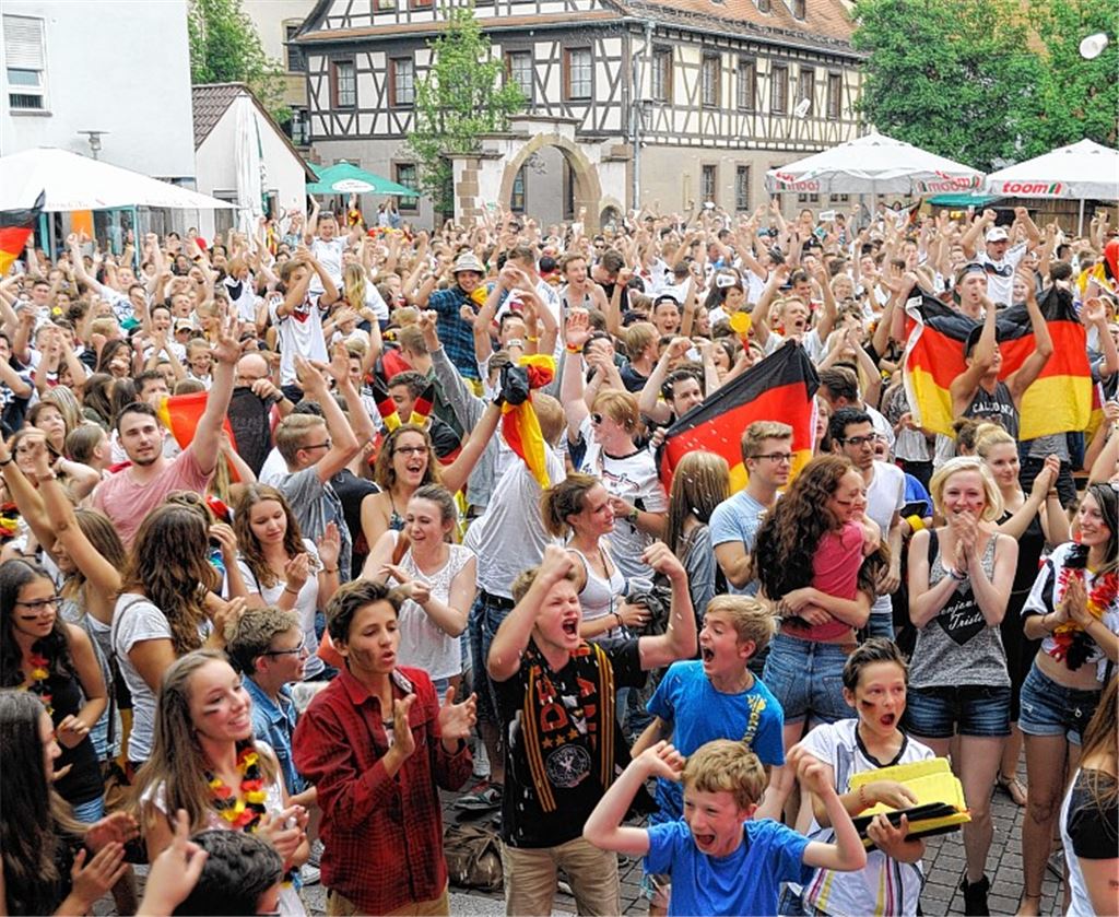 Die Bilanz stimmt: Der deutsche Titelerfolg beflügelt das Public Viewing.Archivfoto: Fotomoment