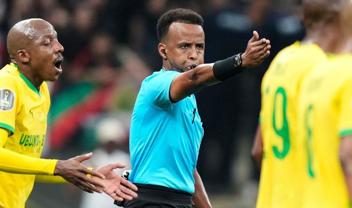 Darf keine WM-Spiele pfeifen: Omar Artan, Afrikas bester Schiedsrichter des vergangenen Jahres. (Archivbild)